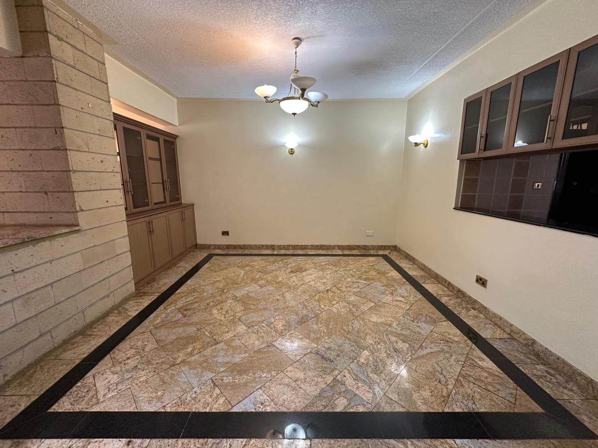 5 Bed Villa with En Suite at Lavington - 18