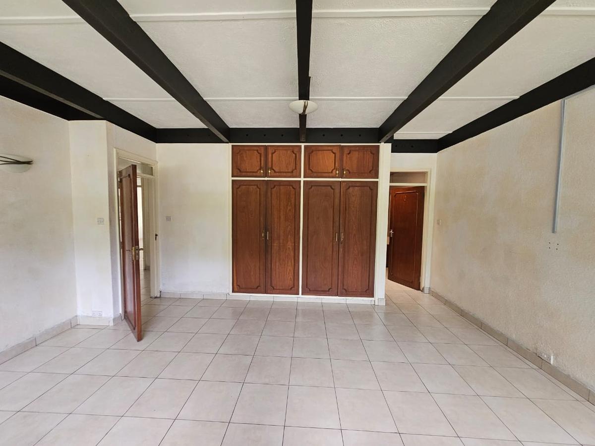 4 Bed House with En Suite in Muthaiga - 11