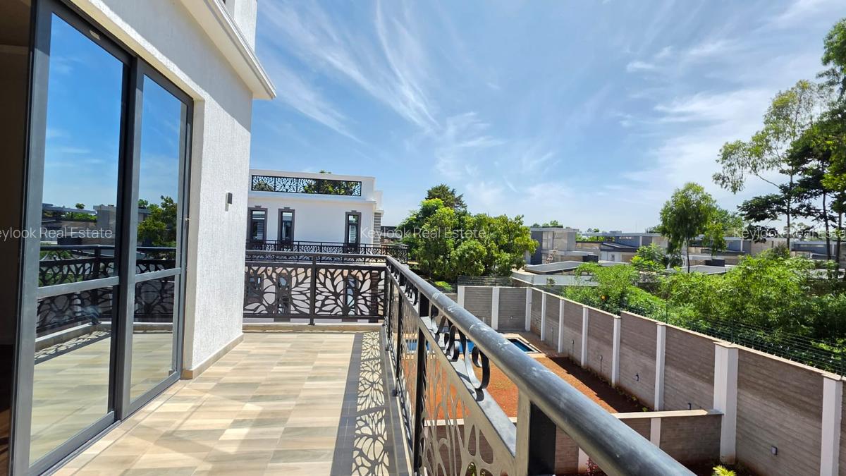 5 Bed Townhouse with En Suite at Lavington - 11