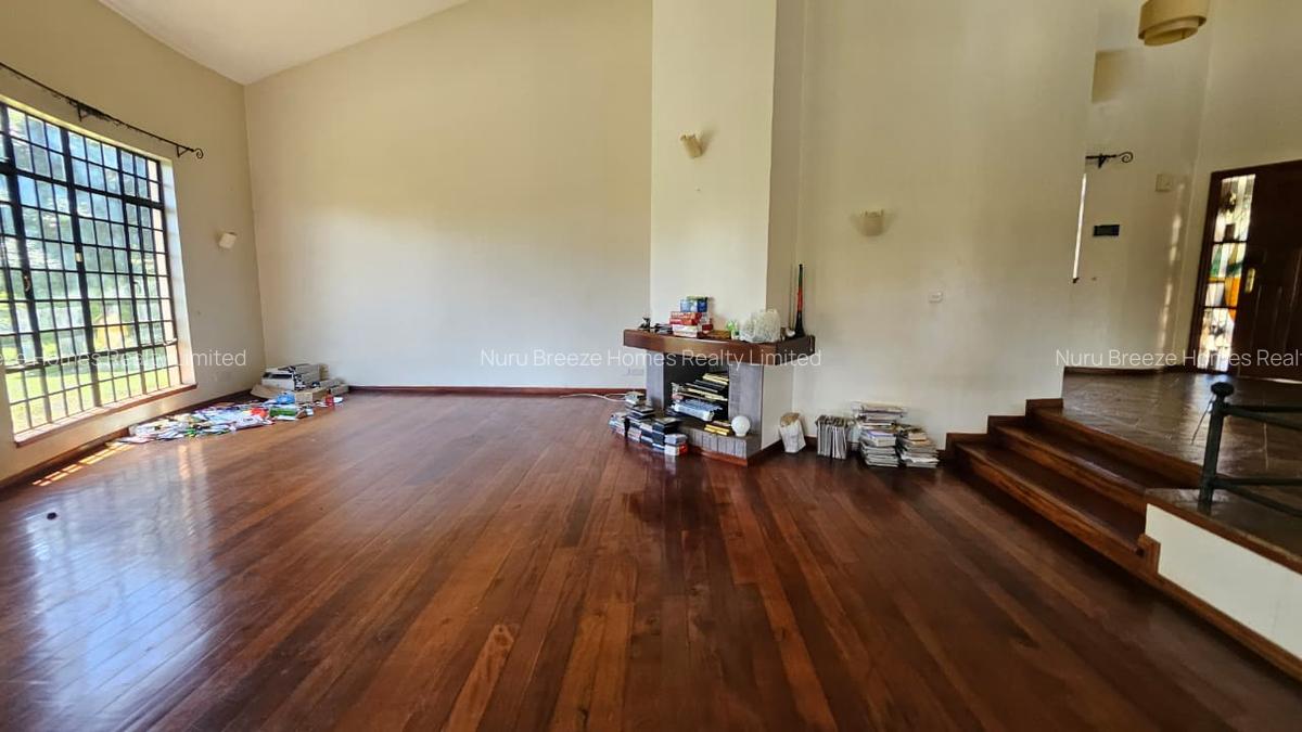 5 Bed House with En Suite in Runda - 2