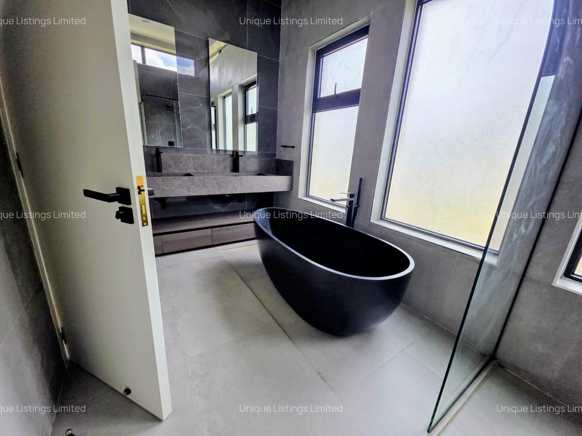 5 Bed Villa with En Suite in Runda - 7