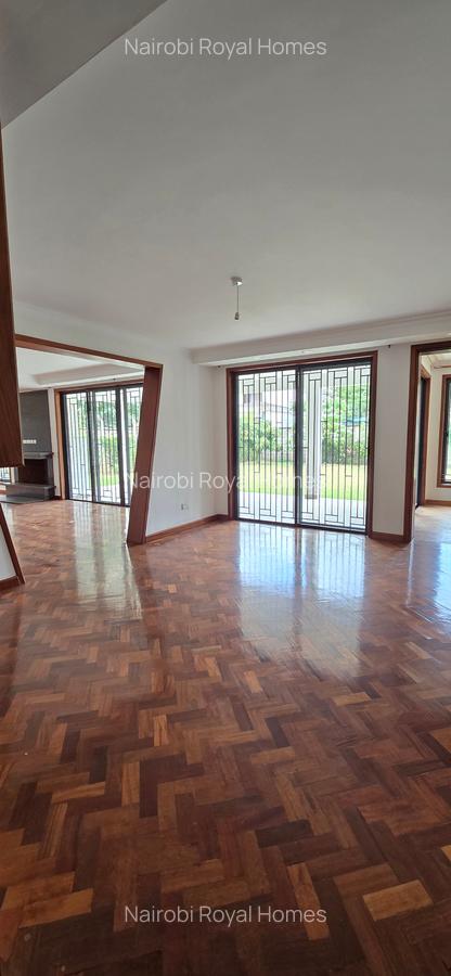 6 Bed House with En Suite at Lavington Green - 12