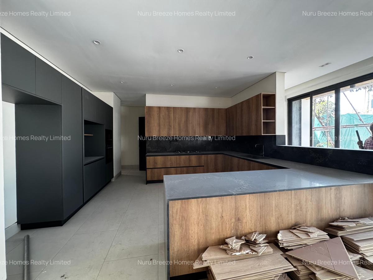 5 Bed Townhouse with En Suite in Westlands Area - 7