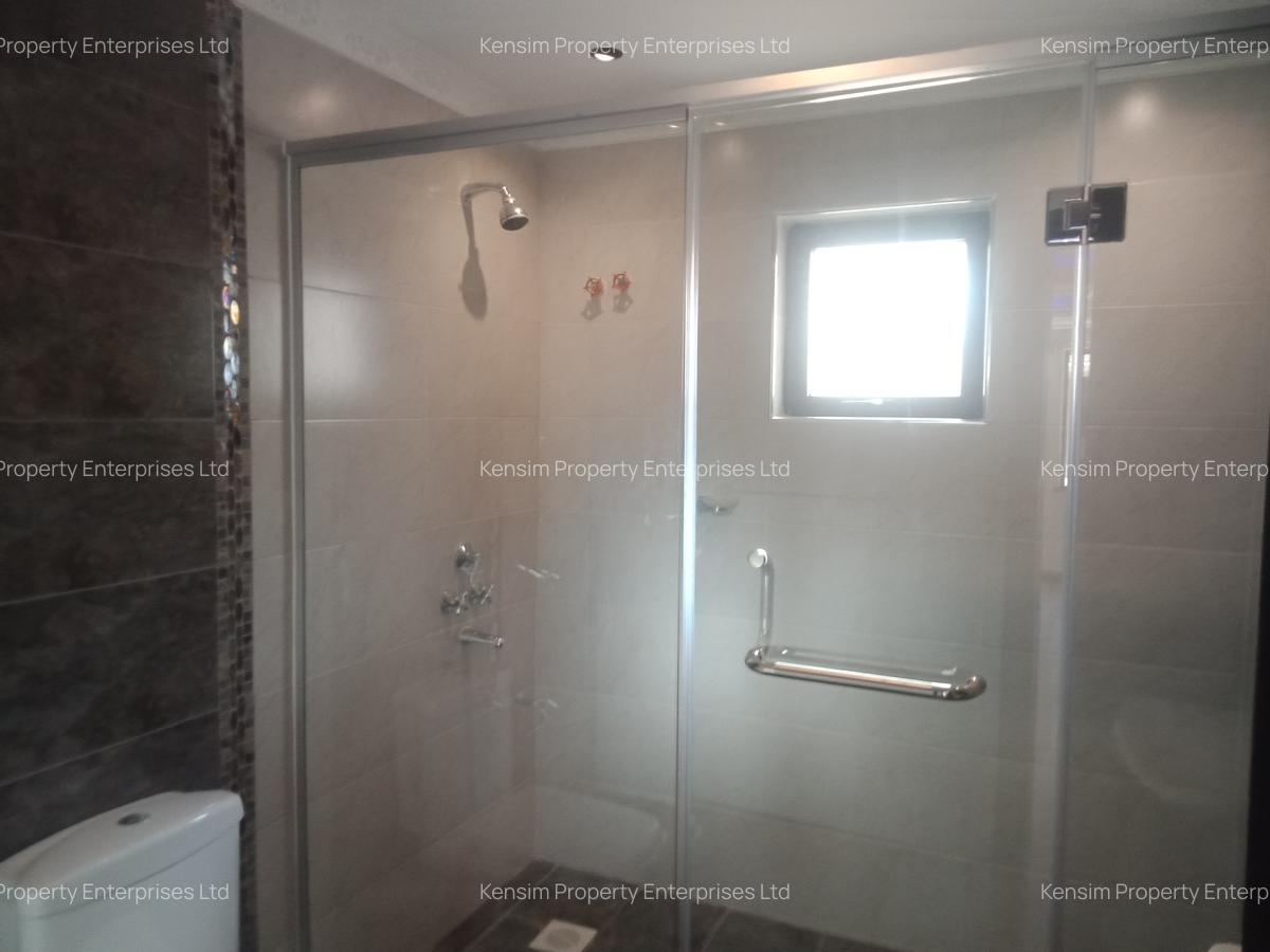 5 Bed Townhouse with En Suite in Lavington - 13