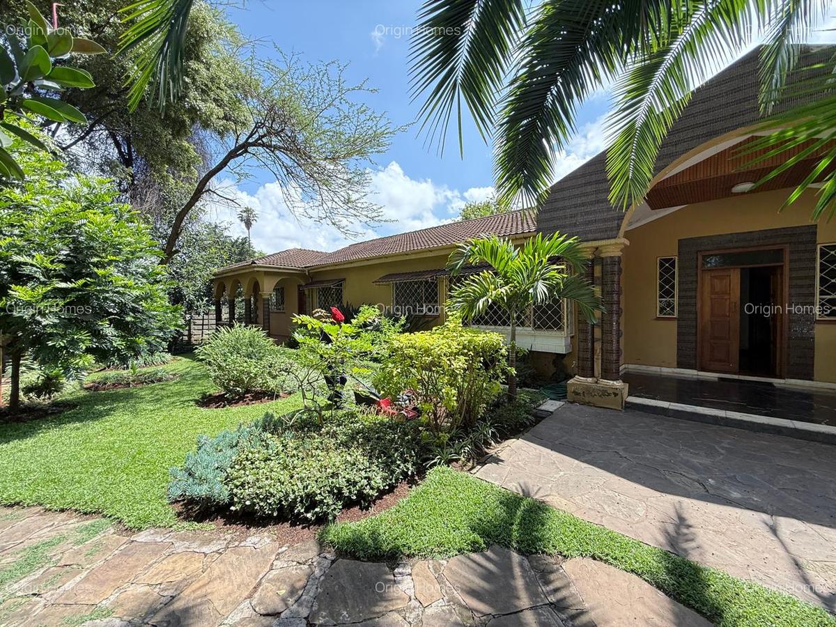 5 Bed House with En Suite at Lavington - 2