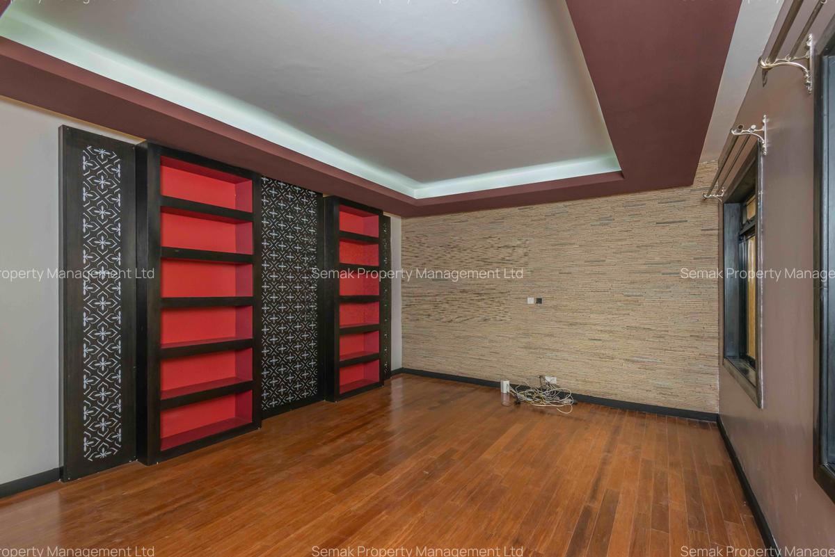 5 Bed Townhouse with En Suite in Lavington - 12