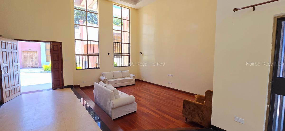 5 Bed Townhouse with En Suite at Off Convent Drive - 7