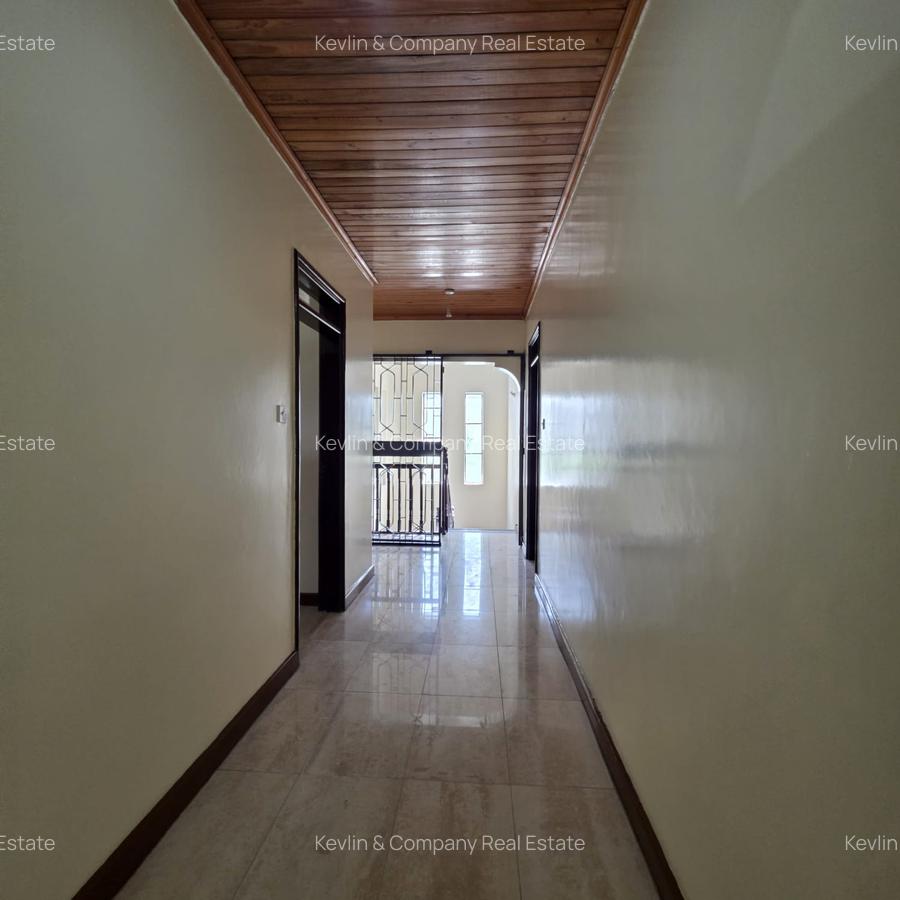 5 Bed House with En Suite at Riverside Drive - 8