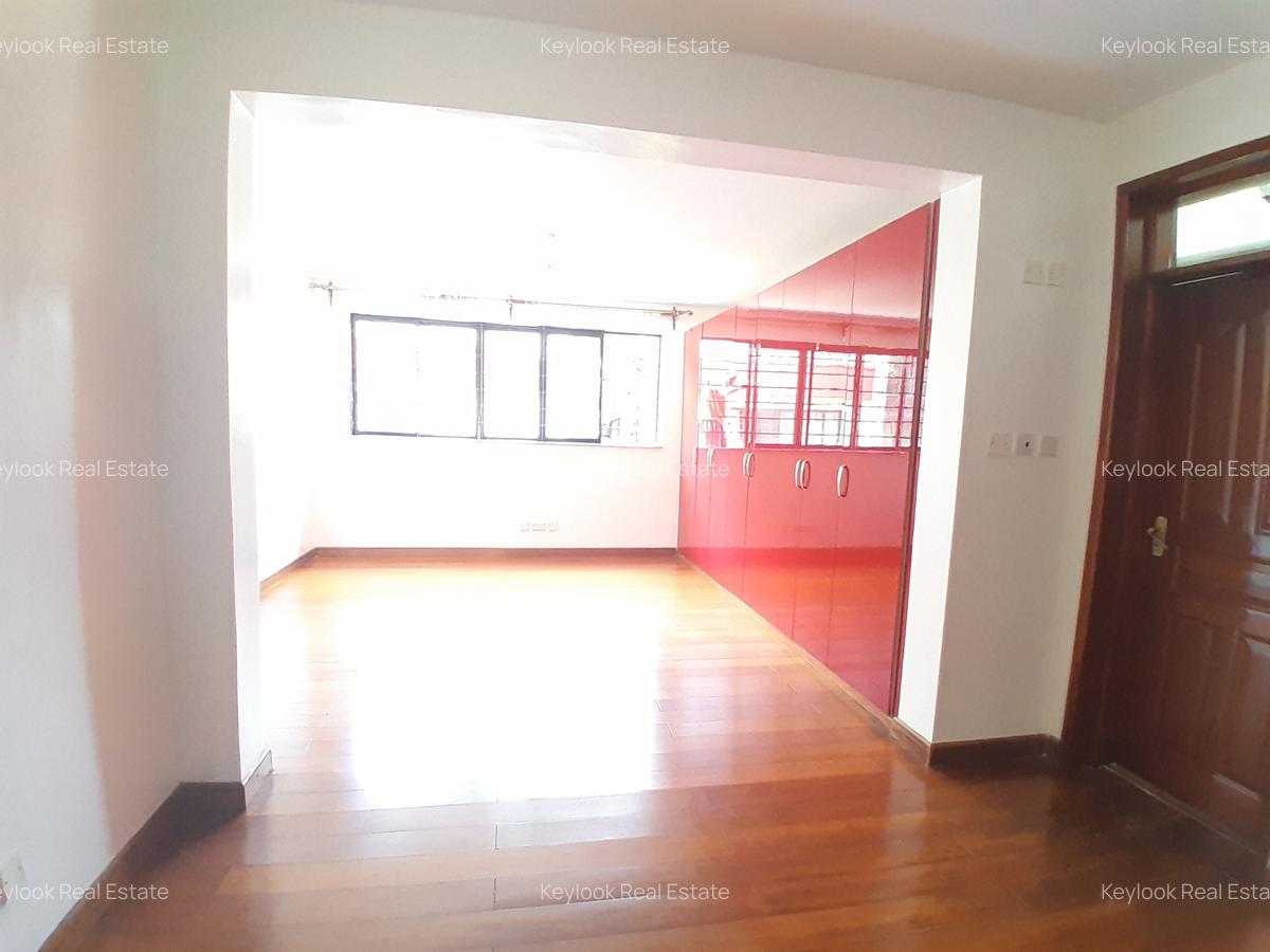 5 Bed Townhouse with En Suite at Lavington - 16