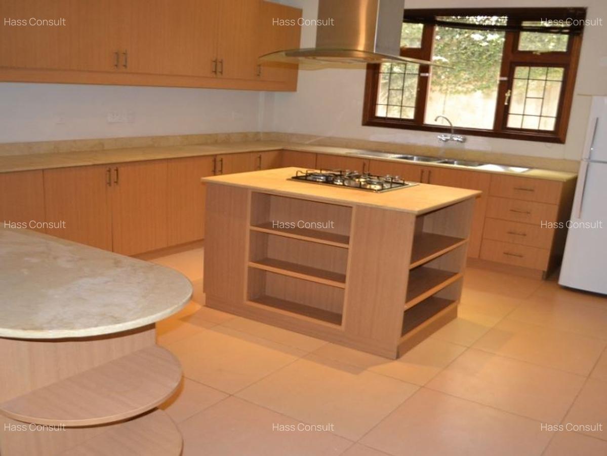 3 Bed Apartment with En Suite in Riverside - 2