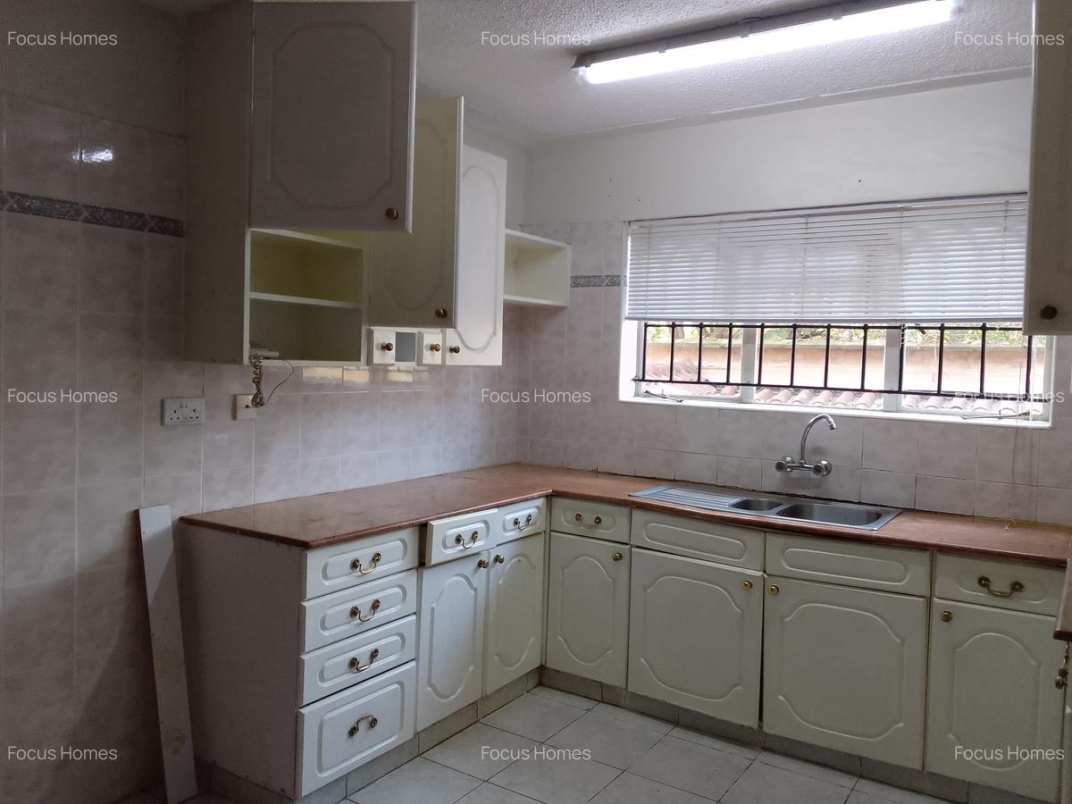 4 Bed Townhouse with En Suite in Lavington - 16