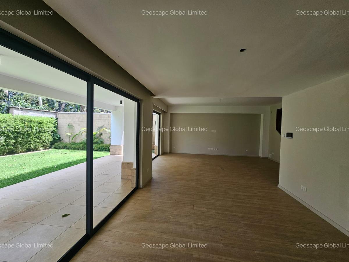 5 Bed Townhouse with En Suite in Spring Valley - 7