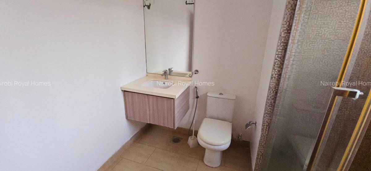 5 Bed Townhouse with En Suite at Lavington Green - 19