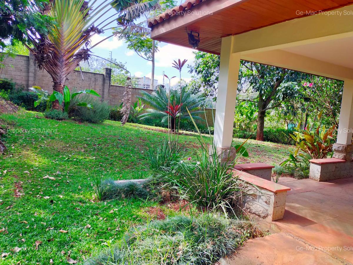 5 Bed House with En Suite in Rosslyn - 3