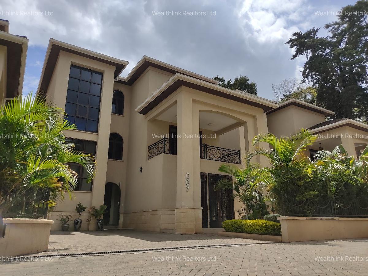 5 Bed Townhouse with En Suite at Lavington - 1