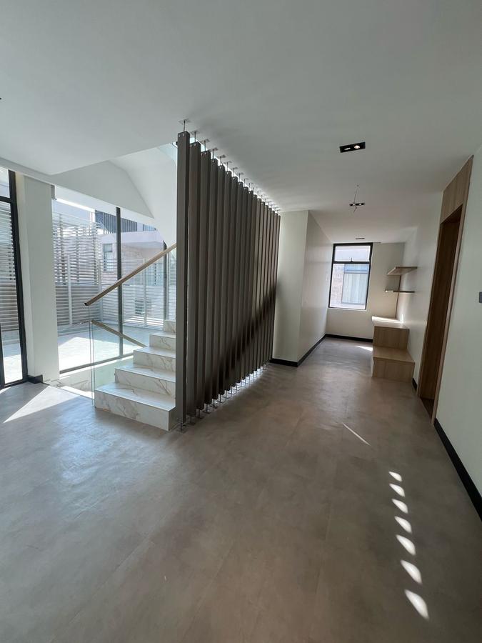 5 Bed Townhouse in Riverside - 12