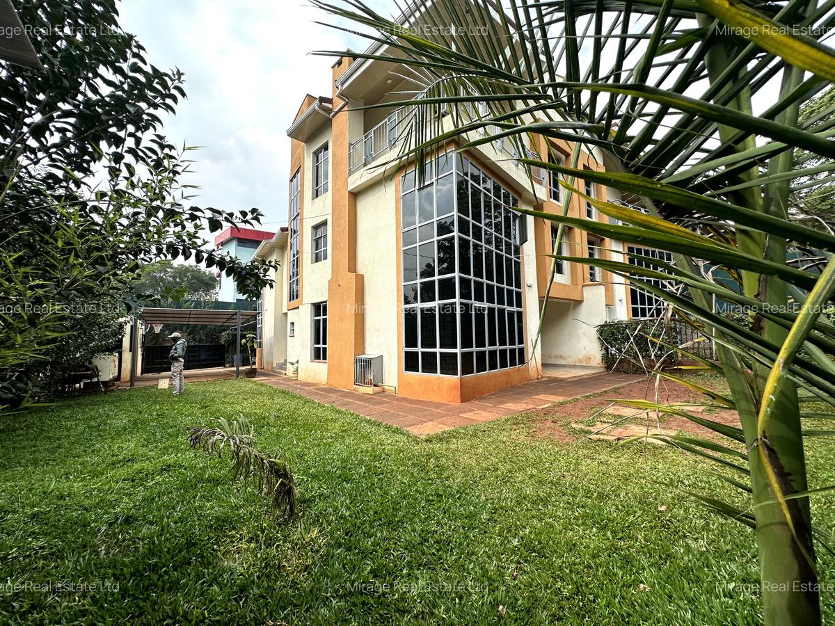 5 Bed House with En Suite in Lavington - 6
