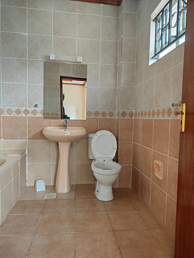 5 Bed House with En Suite at Lavington - 7