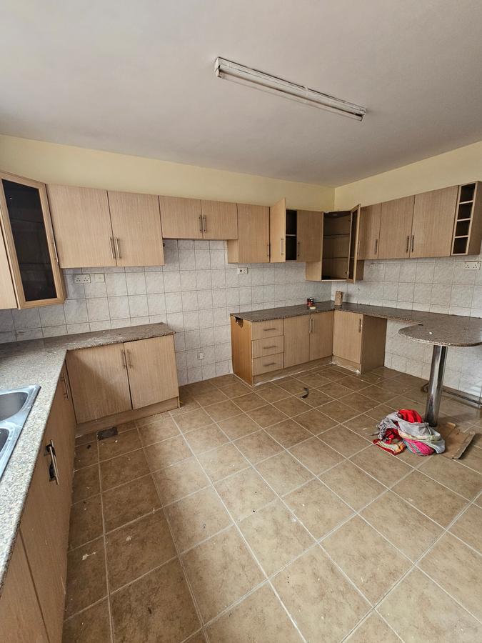 3 Bed Apartment with En Suite at Lavington - 1