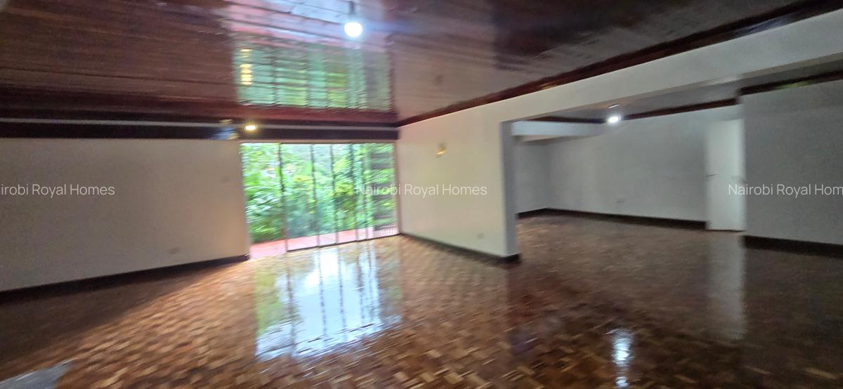 4 Bed House with En Suite at Lavington Green - 16