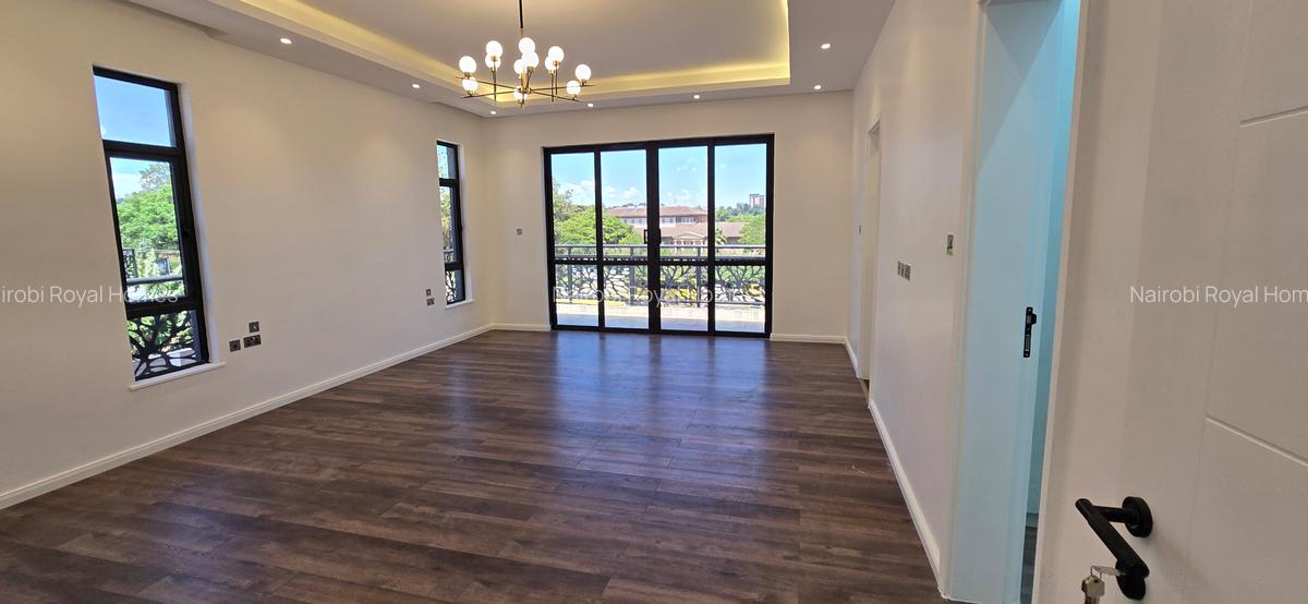 6 Bed Townhouse with En Suite at Lavington Green - 17