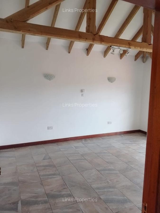 4 Bed Townhouse with En Suite at Kerarapon Drive - 11