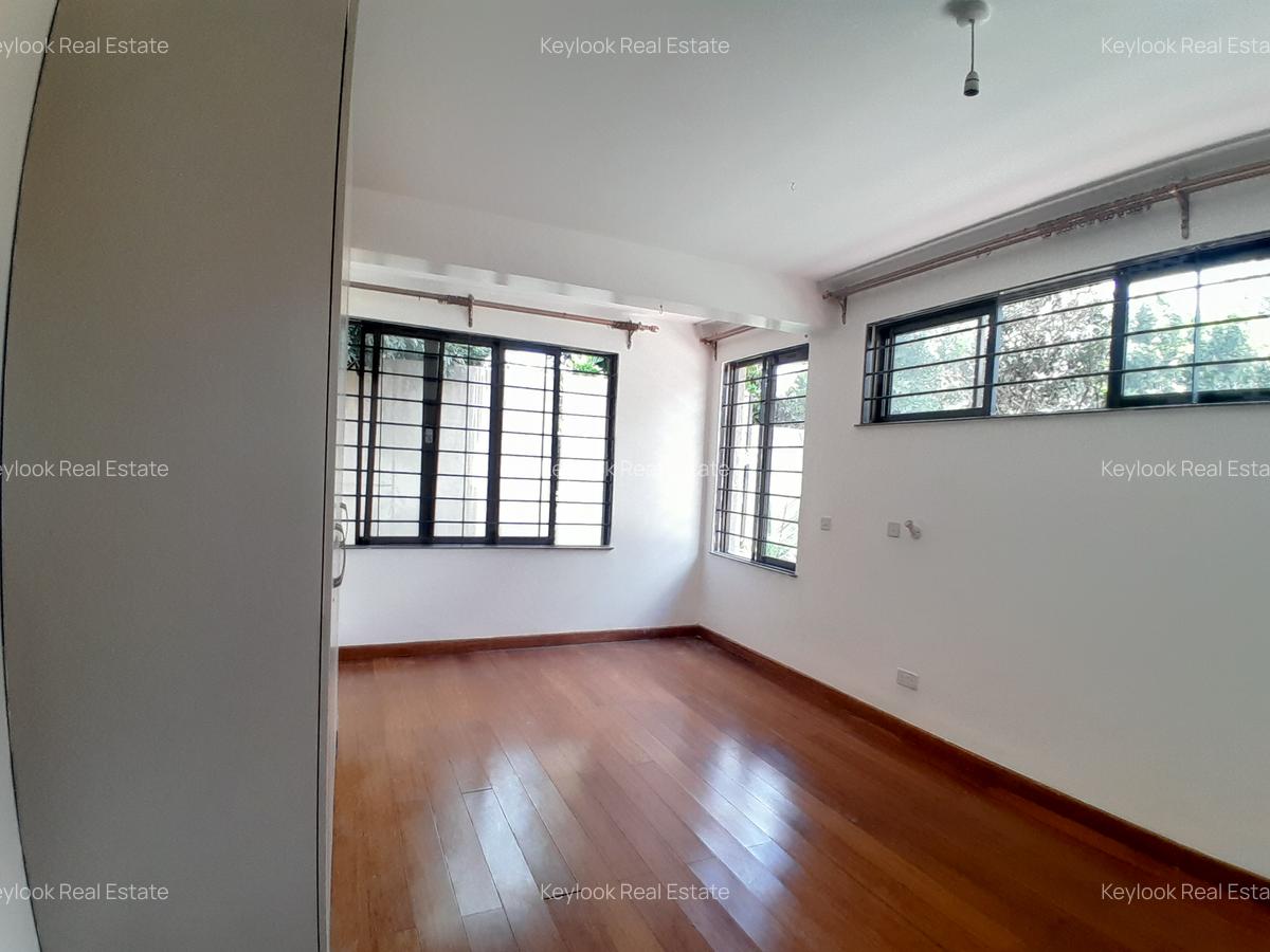 5 Bed Townhouse with En Suite at Lavington - 13