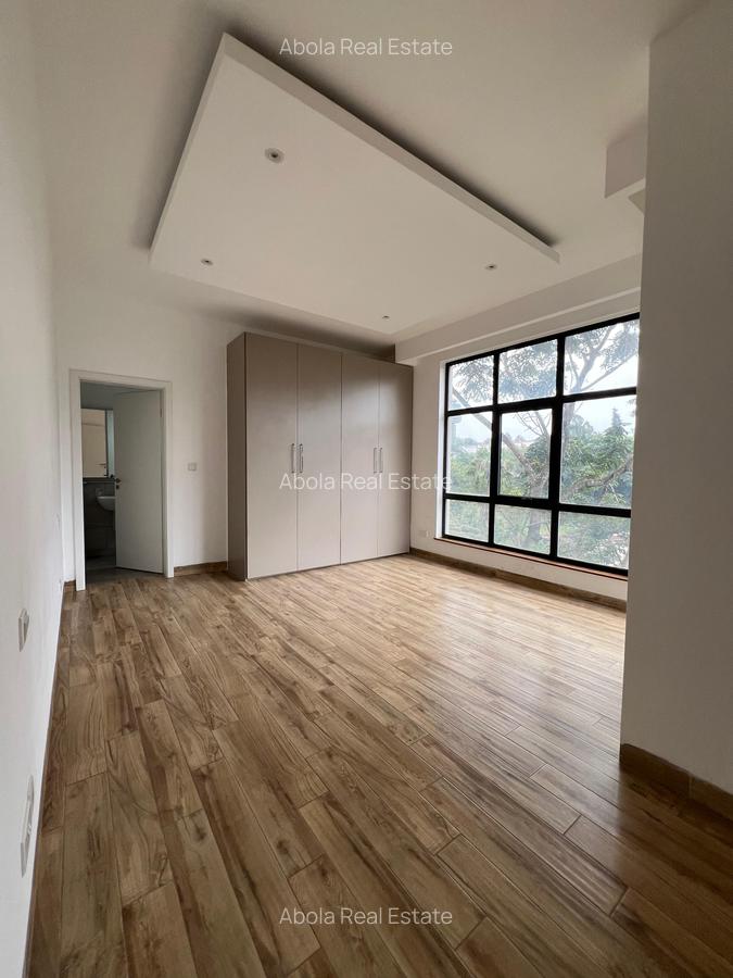 3 Bed Apartment with En Suite in Riverside - 16