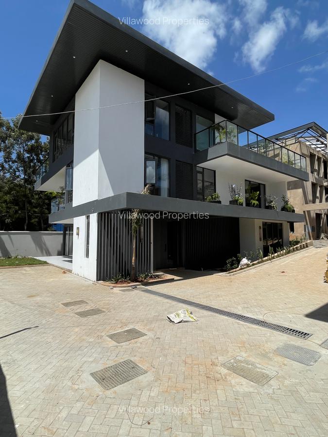 5 Bed Villa with En Suite in Lavington - 1
