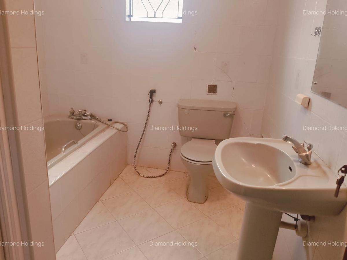 4 Bed Apartment with En Suite at Parklands - 7