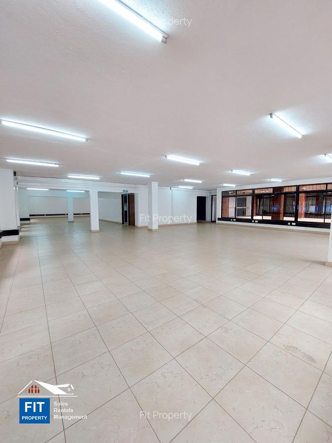 3,000 ft² Office with Backup Generator in Westlands Area - 12