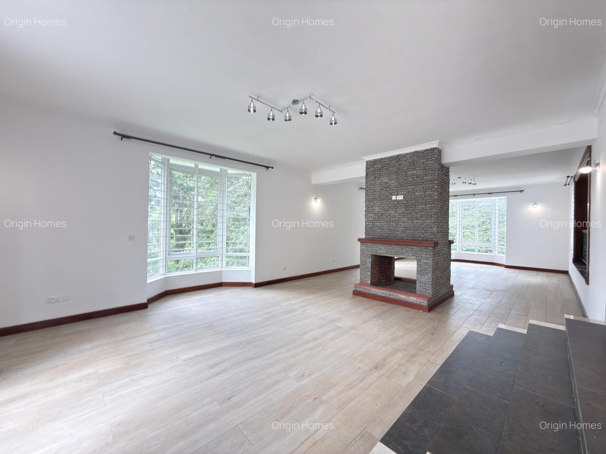 5 Bed House with En Suite at Rosslyn - 12