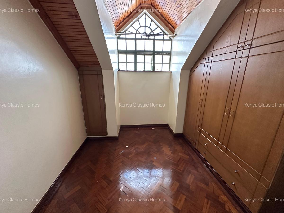 2 Bed Apartment with En Suite at Lavington - 8