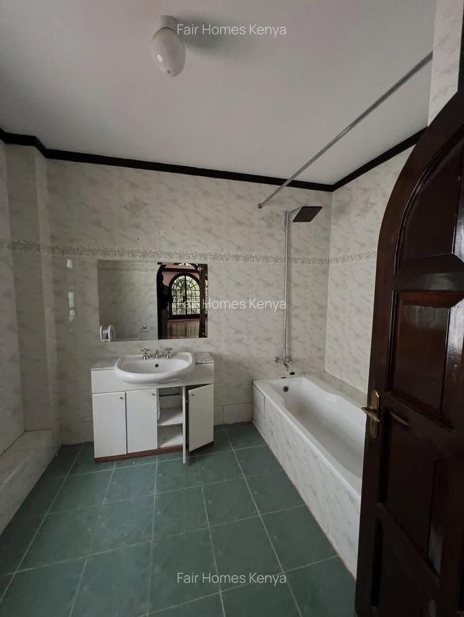 4 Bed Townhouse with En Suite at Riverside Drive - 15