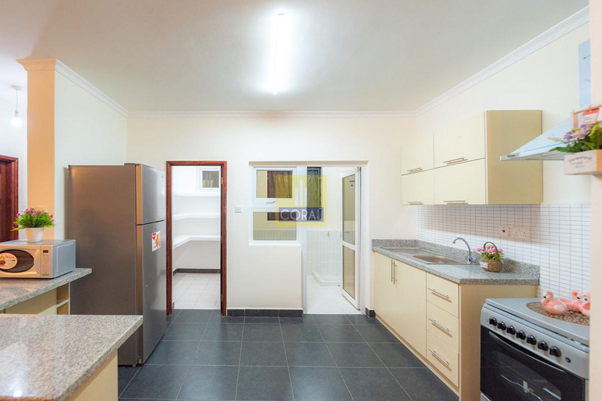 2 Bed Apartment with En Suite in Lavington - 6