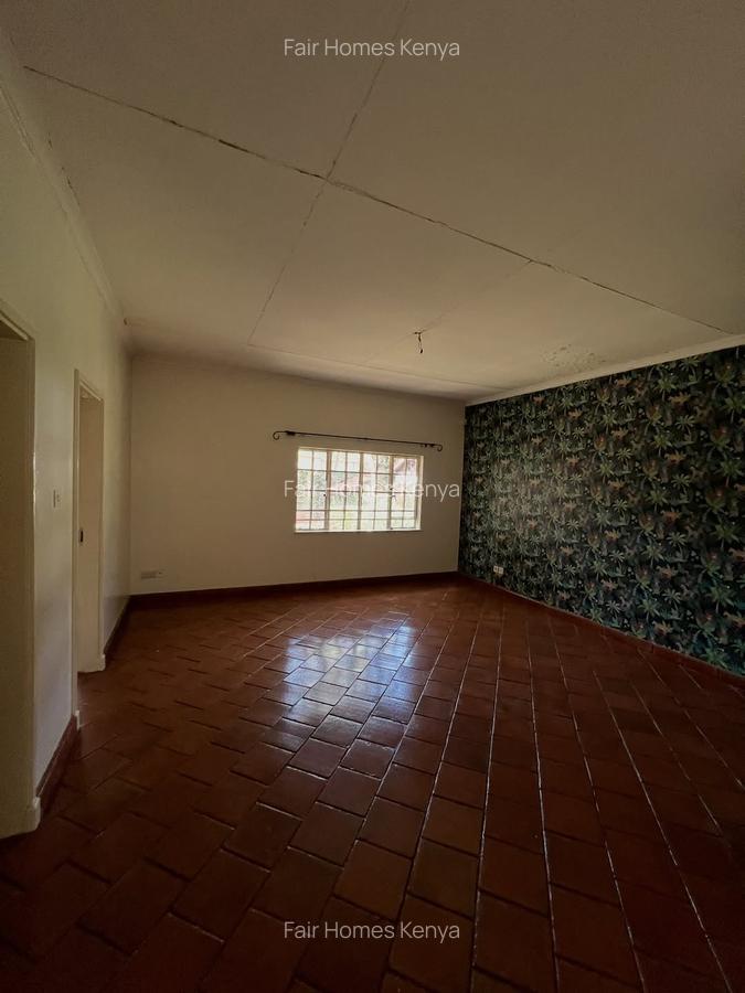 4 Bed House with En Suite at Lavington Green - 11