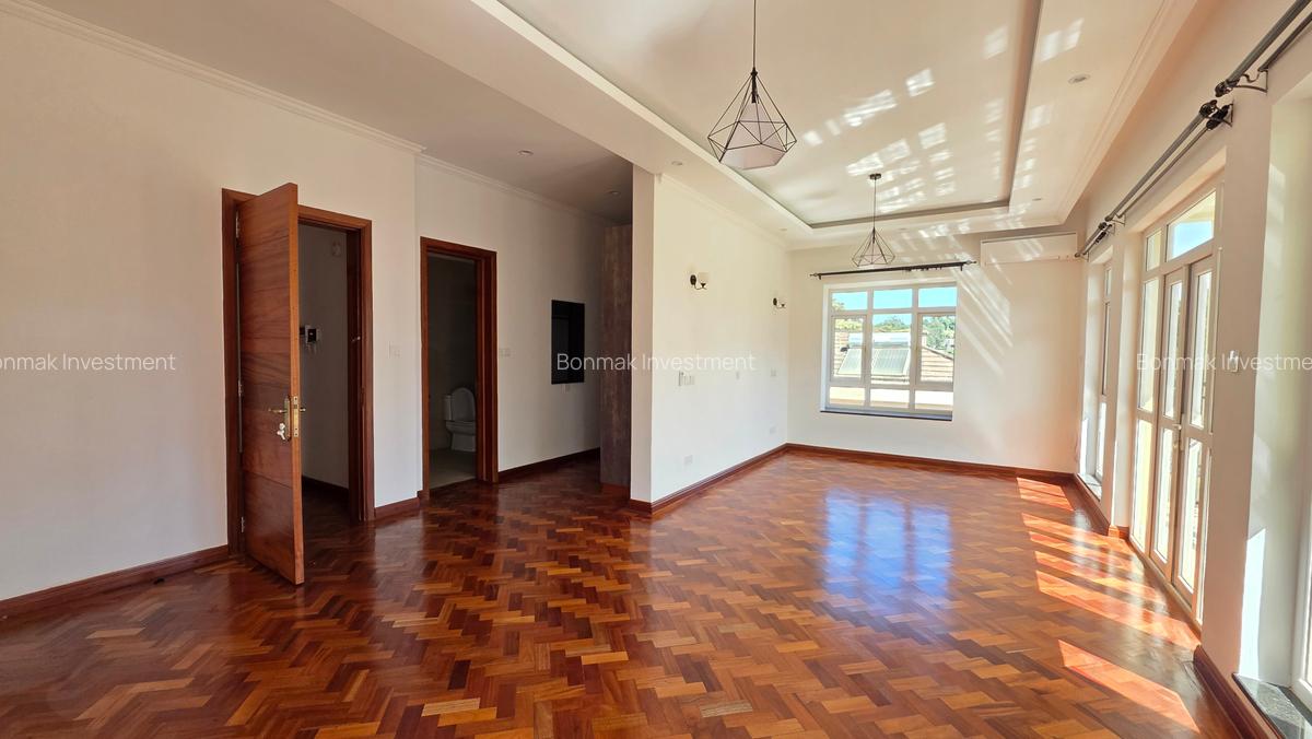 5 Bed Townhouse with En Suite at Chalbi Drive - 7