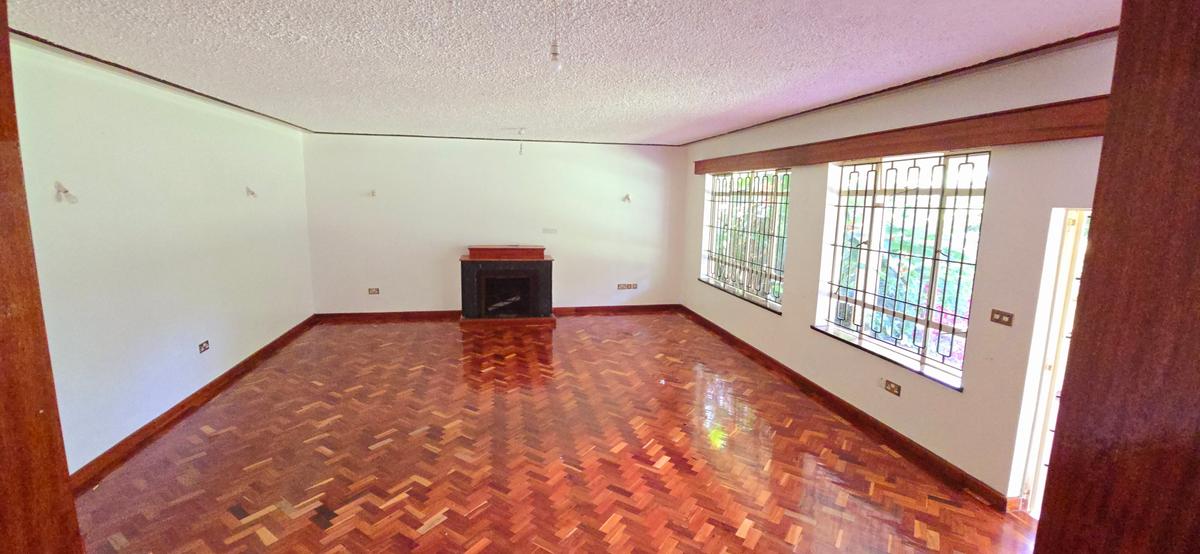 5 Bed House with En Suite at Mimosa Drive - 7