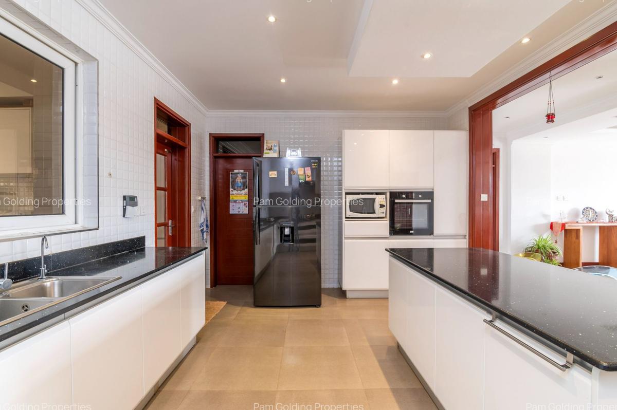 4 Bed Apartment with En Suite at General Mathenge - 3