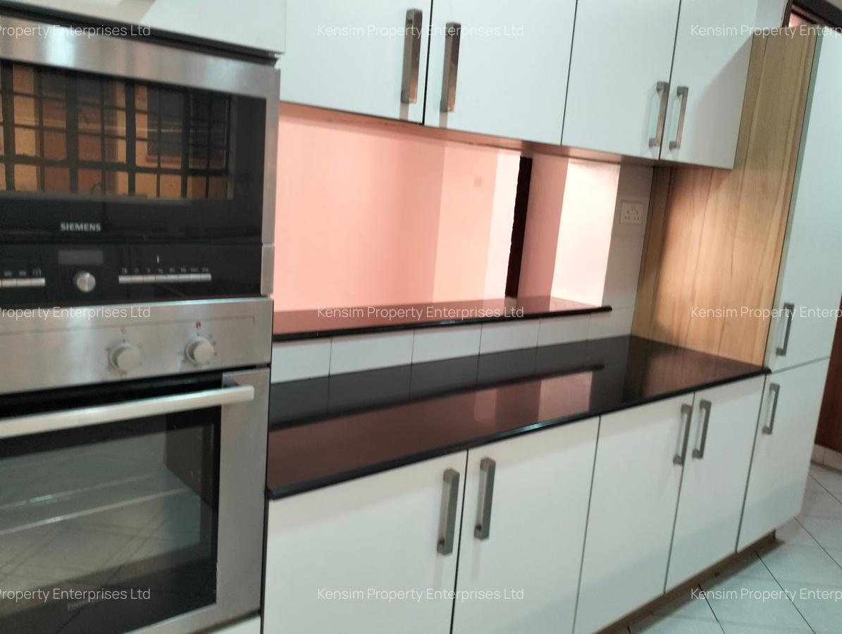 5 Bed Townhouse with En Suite in Lavington - 16