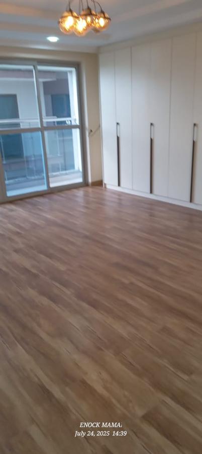 5 Bed House with En Suite at Statehouse Areas - 16