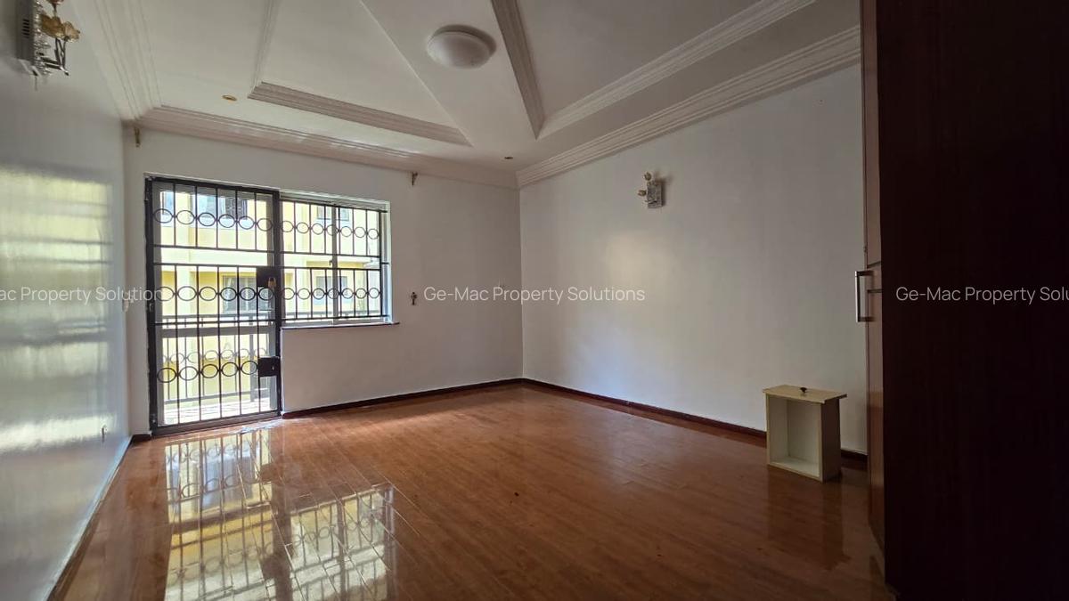 4 Bed Townhouse with En Suite in Lavington - 19