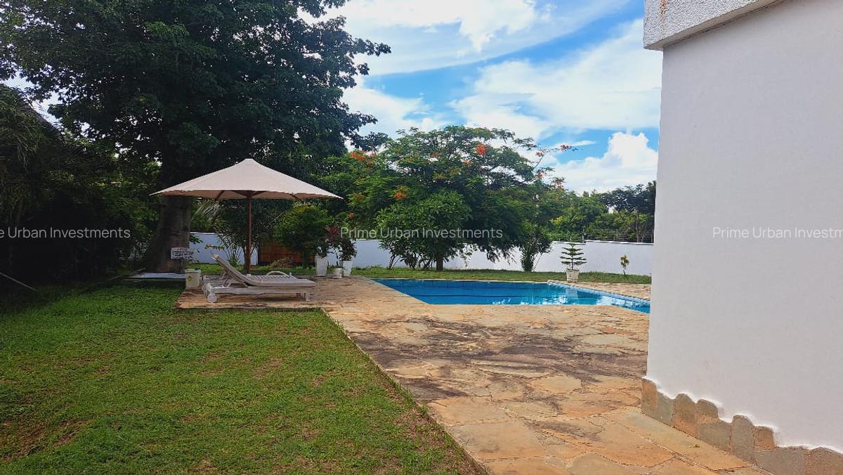 4 Bed House with En Suite in Diani - 3