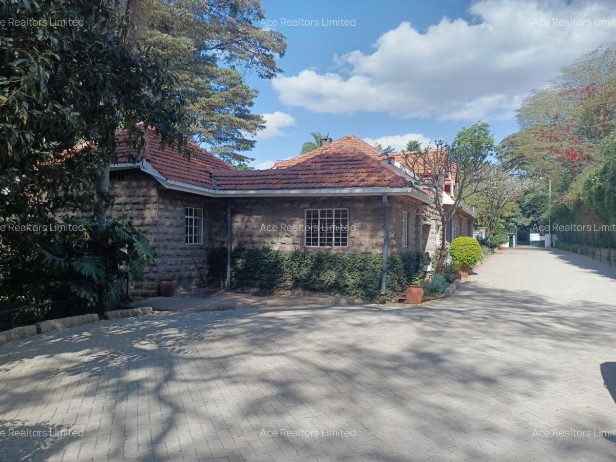 6 Bed House with En Suite at Near Muthaiga Golf Club Nairobi - 9