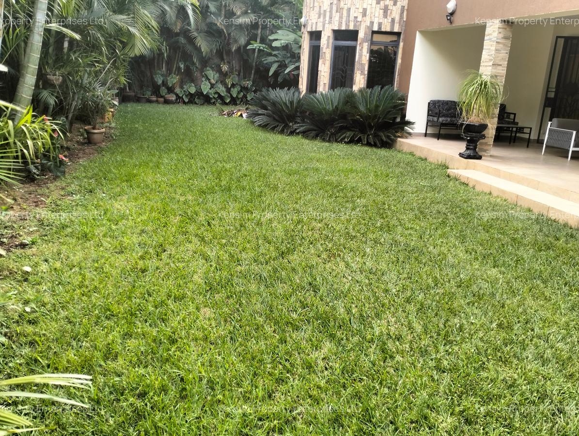 5 Bed Townhouse with En Suite in Kyuna - 12