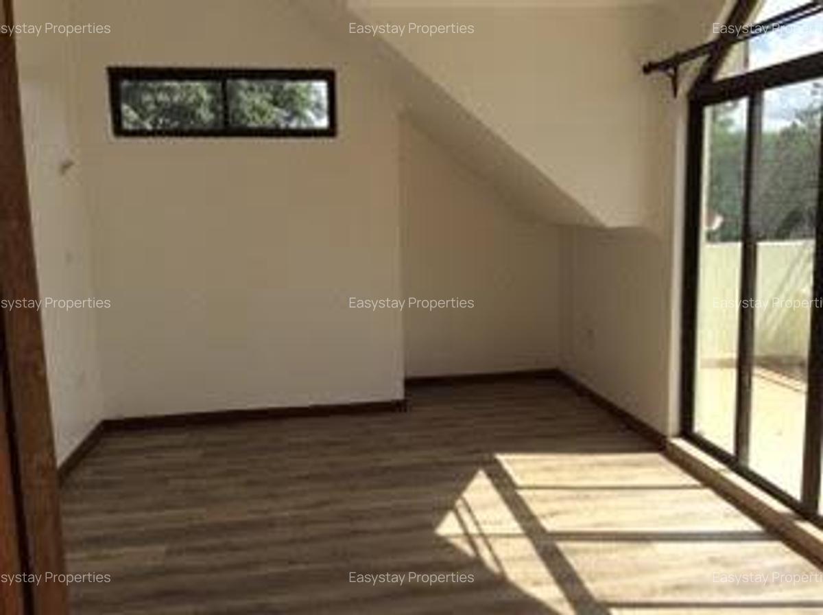 3 Bed Apartment with En Suite in Nyari - 4