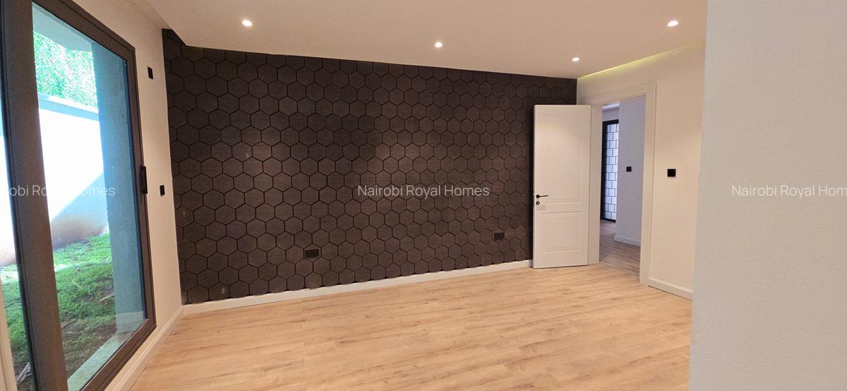 5 Bed Townhouse with En Suite at Lavington Green - 17