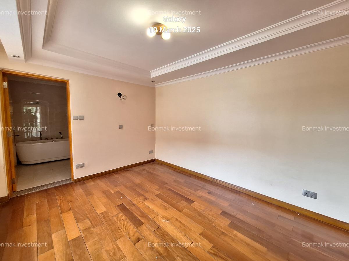 5 Bed Townhouse with En Suite at Lavington Green - 8