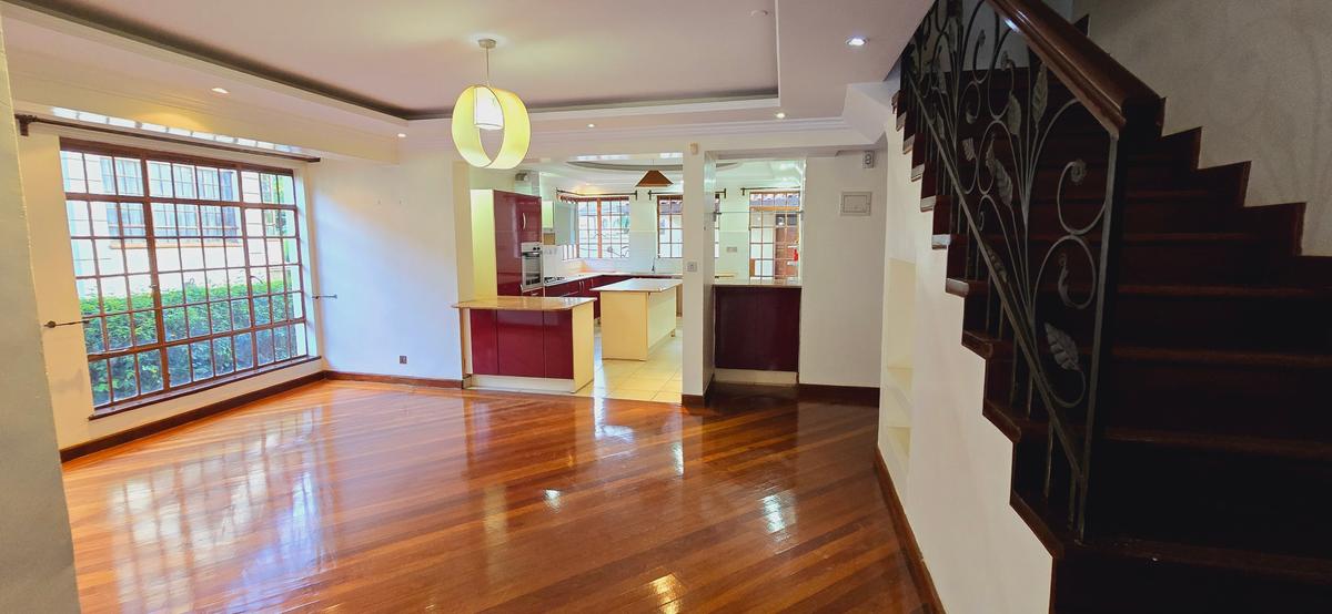 5 Bed Townhouse with En Suite at Off Convent Drive - 6