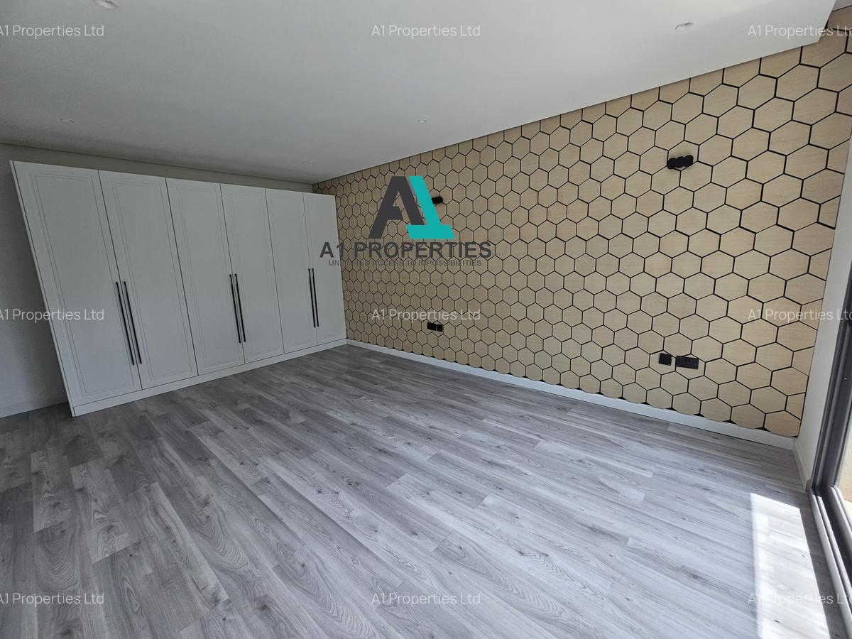 5 Bed Townhouse with En Suite in Lavington - 19